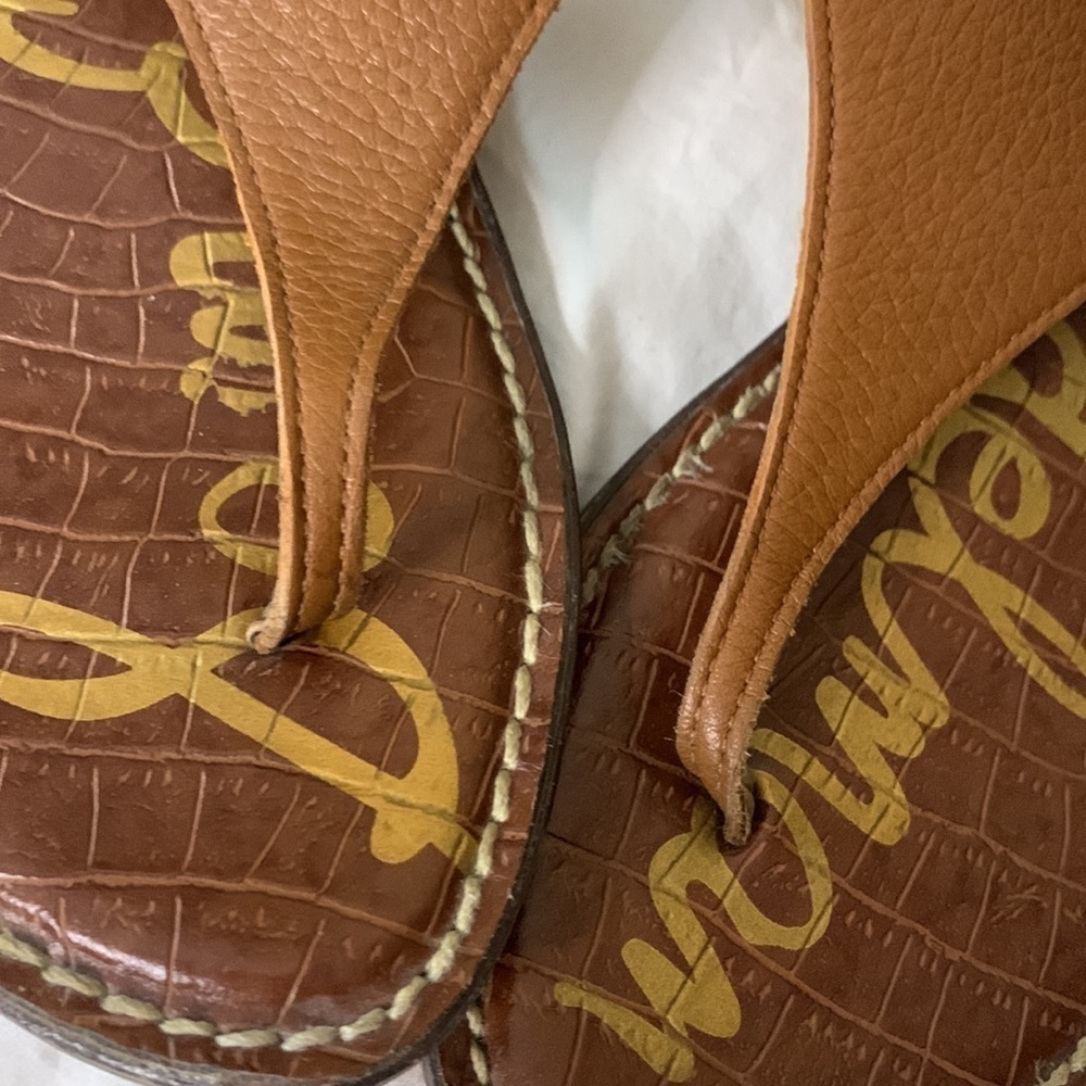Sam Edelman EUC leather thongs with gold hardware size 6 - Picture 8 of 8